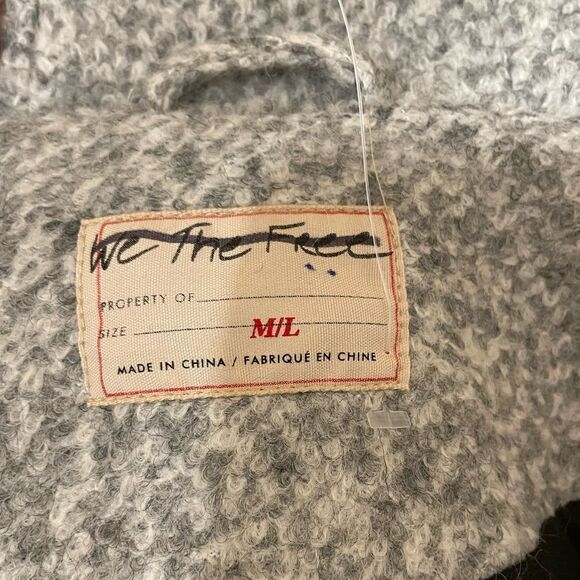 New
Free People × We The Free Fluffy
Size M/L
NWOT never worn before - Picture 8 of 11